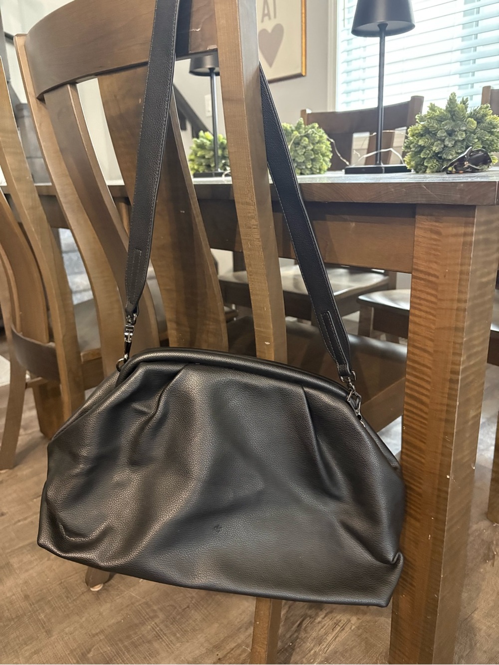Ela x Sasha Classic Black Shoulder Bag - Sleek Everyday Carry